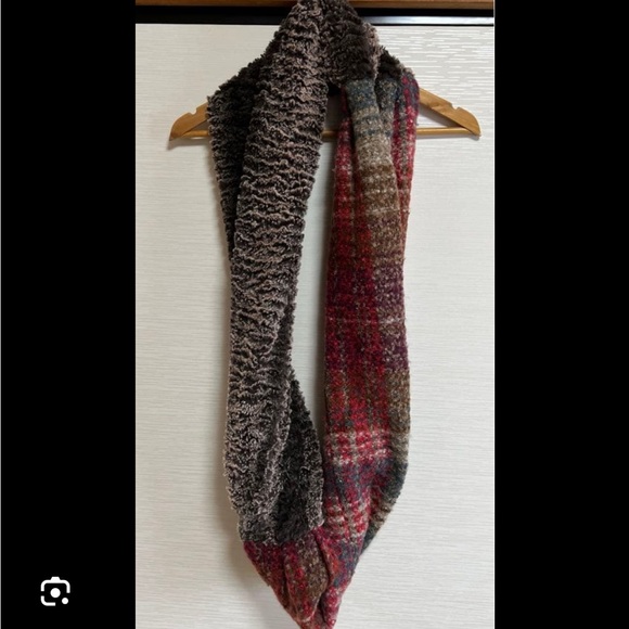 ANTHROPOLOGIE Plaid and Brown Faux Fur Infinity Scarf Like New - Picture 2 of 16
